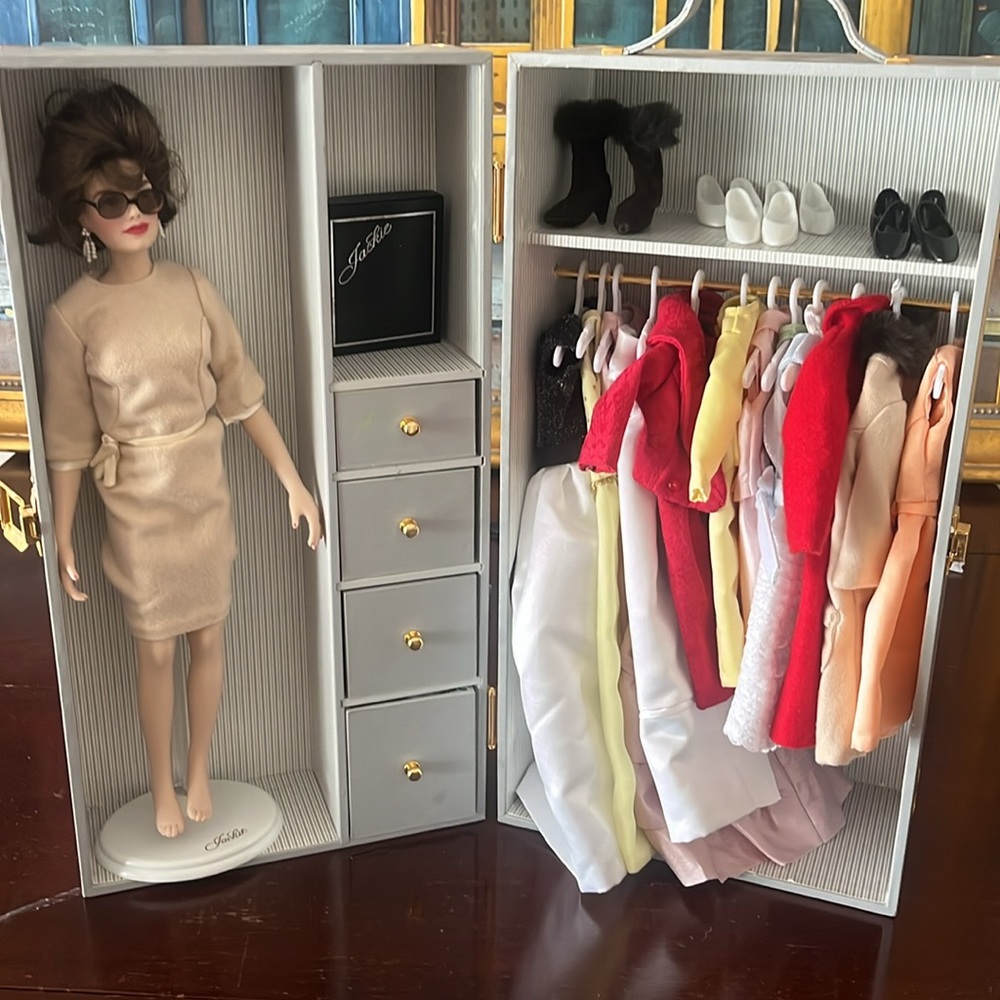 Franklin Mint Jackie Kennedy Collectors Doll, Case & Wardrobe